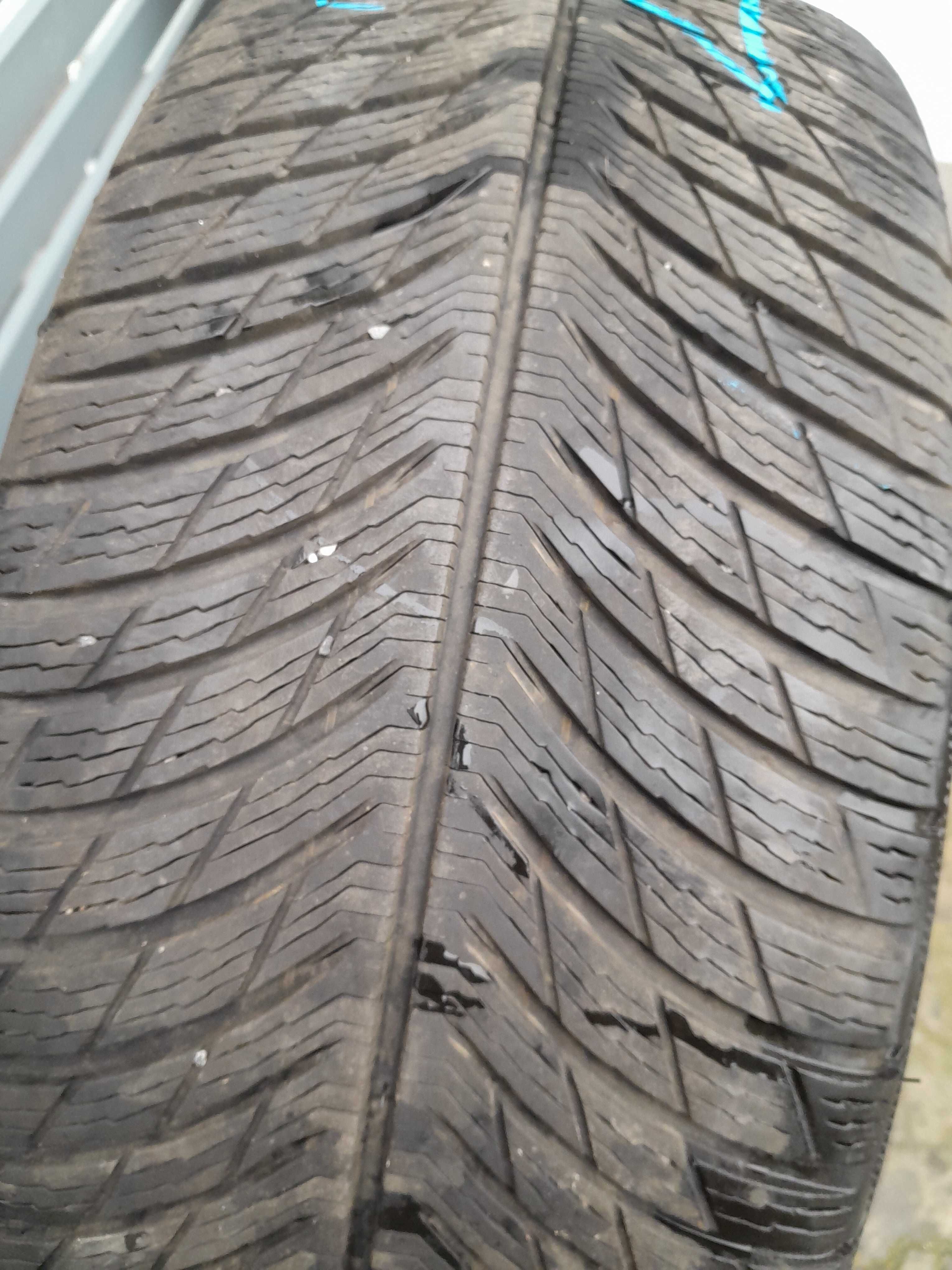 Opona 245/45/19 Michelin