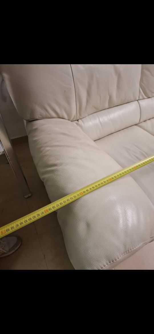 Conjunto de sofa e poltrona em Pele branco/beje