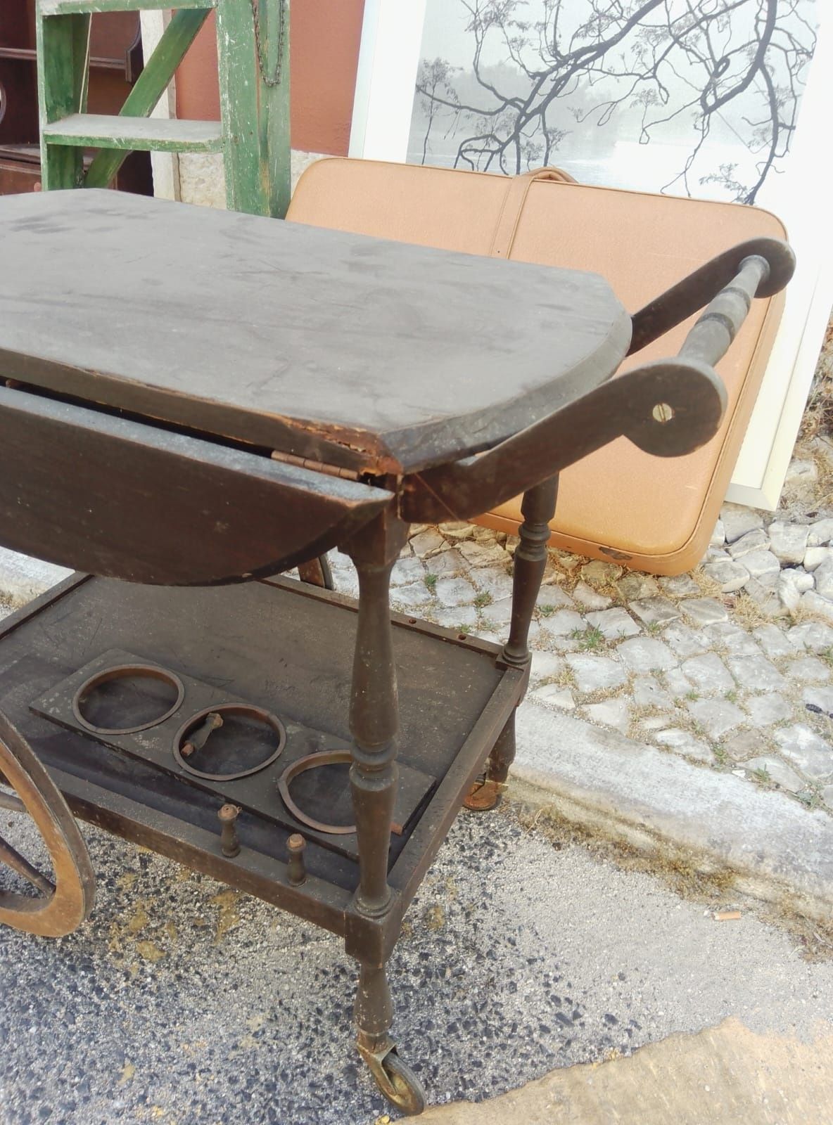 Carrinho de chá vintage muito antigo