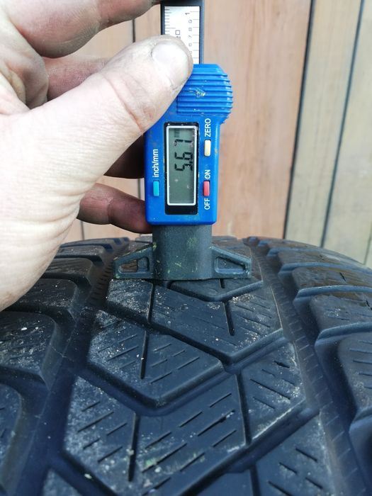 Dwie opony Pirelli Scorpion Winter 235/60/18 107H