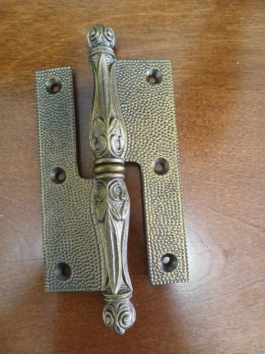 Dobradiça latonada lado direito