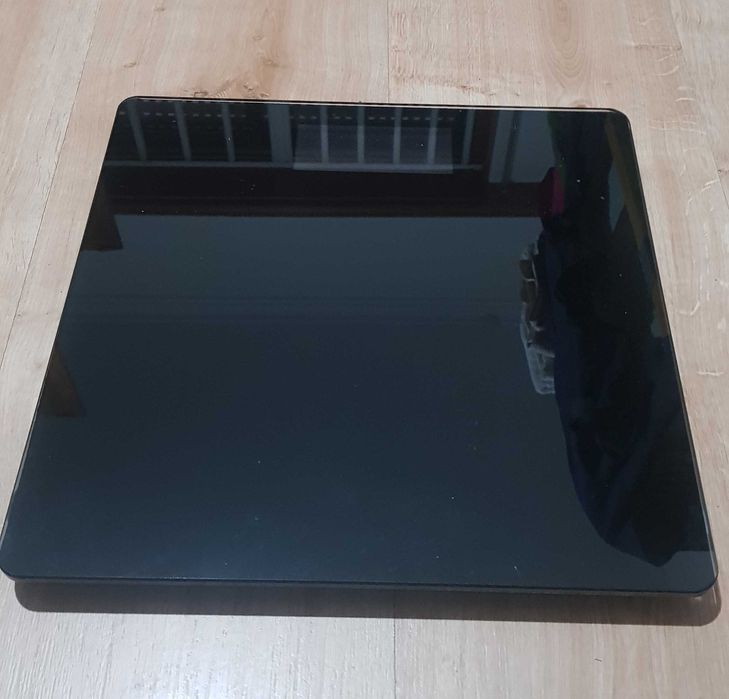 Balança corporal digital em vidro.