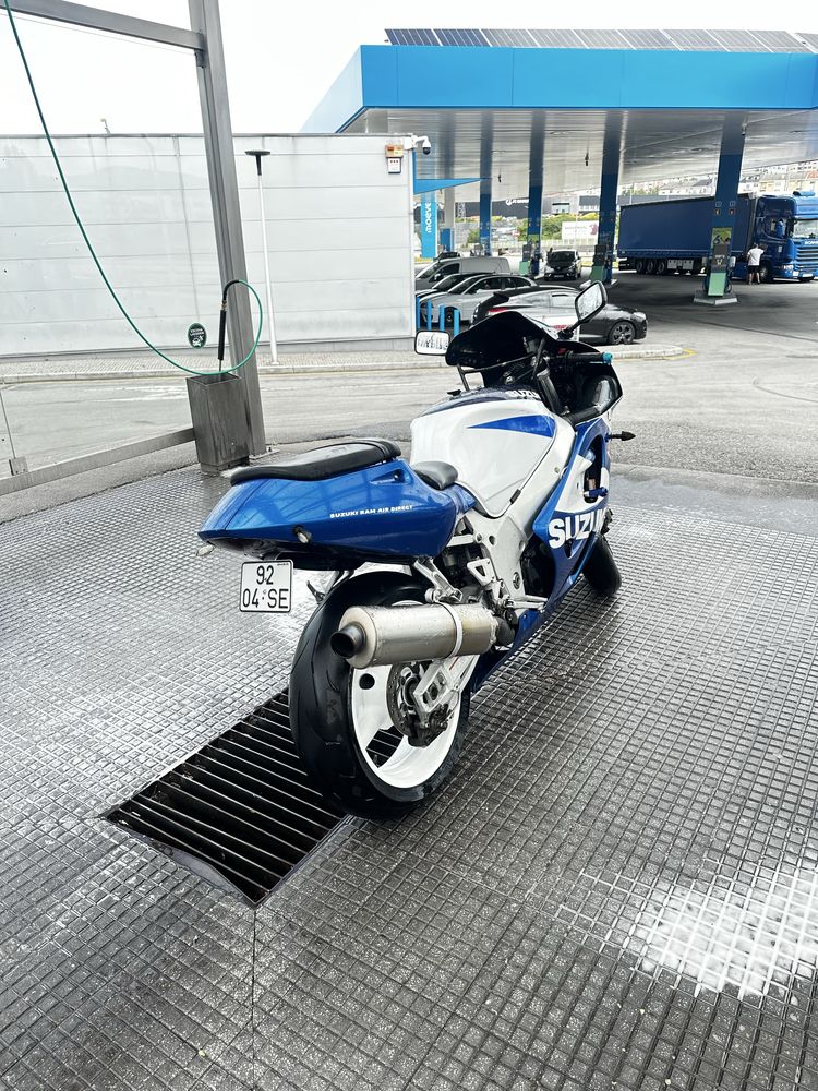 GSX R 600 k3  ano 2001