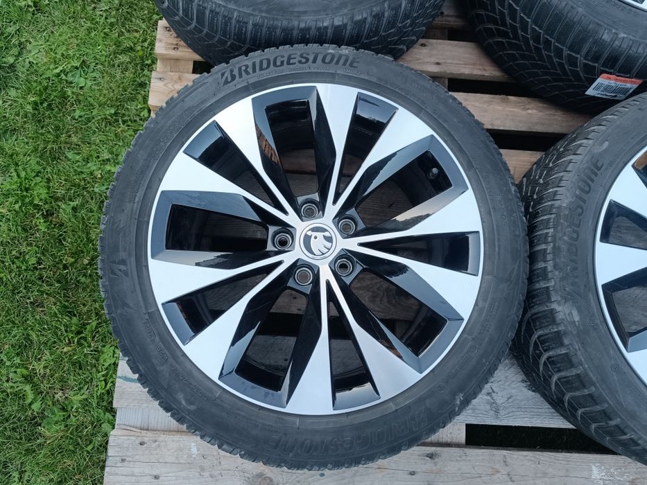 Piękne koła Skoda superB 235/45 R18 bridgestone