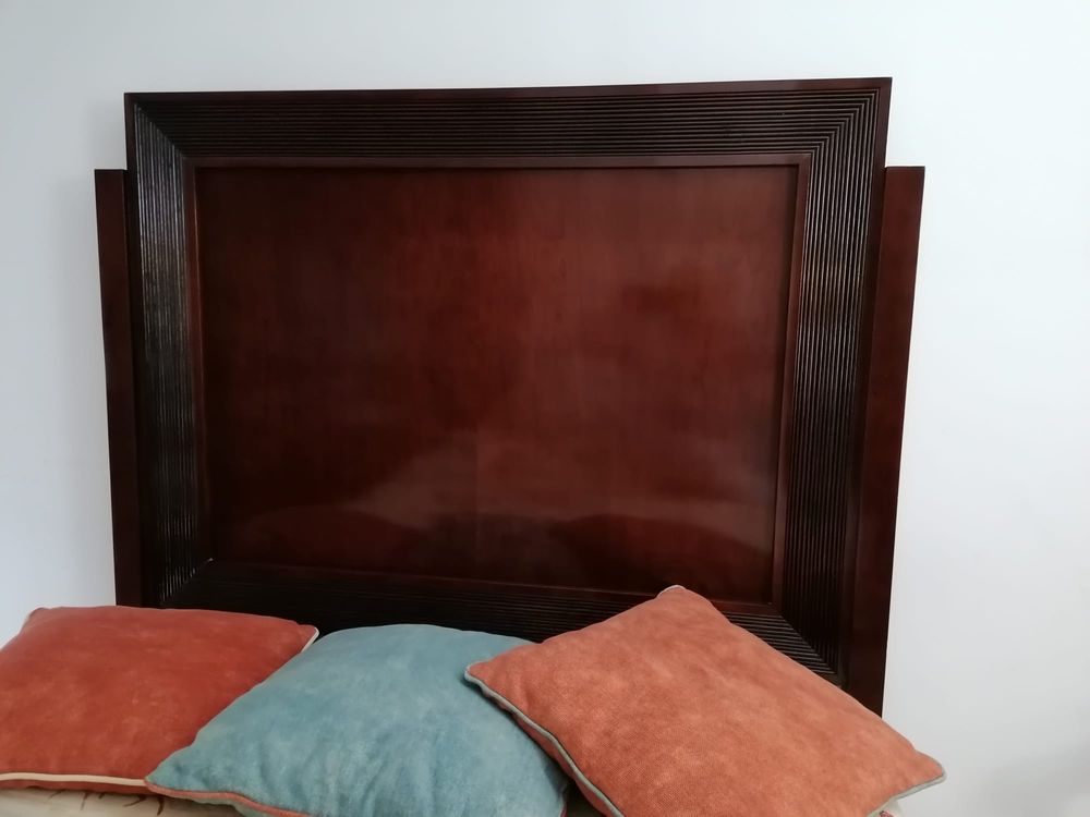 Cama com estrado e colchão