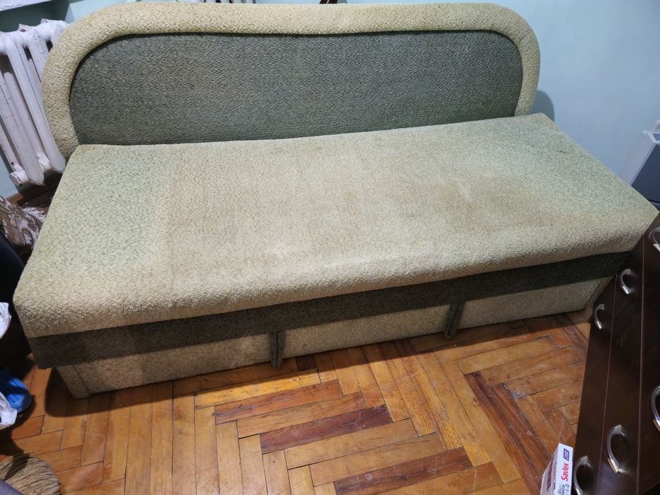 Диван вживаний зелений