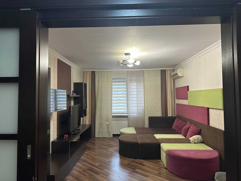 Метро Житомирська, 2-гий поверх оренда 4-х кімнатної квартири