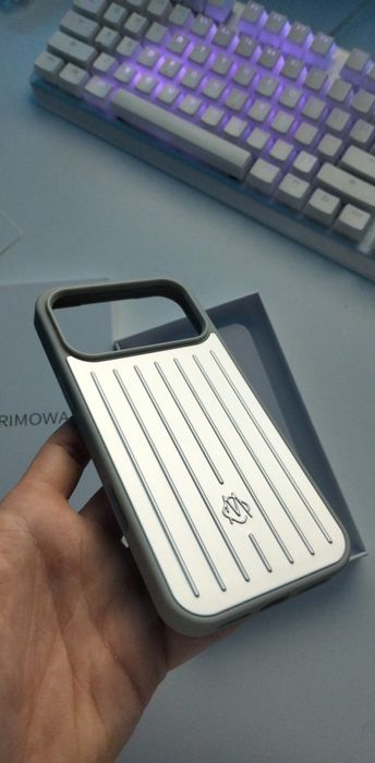 rimowa case dla iphone 17 pro max