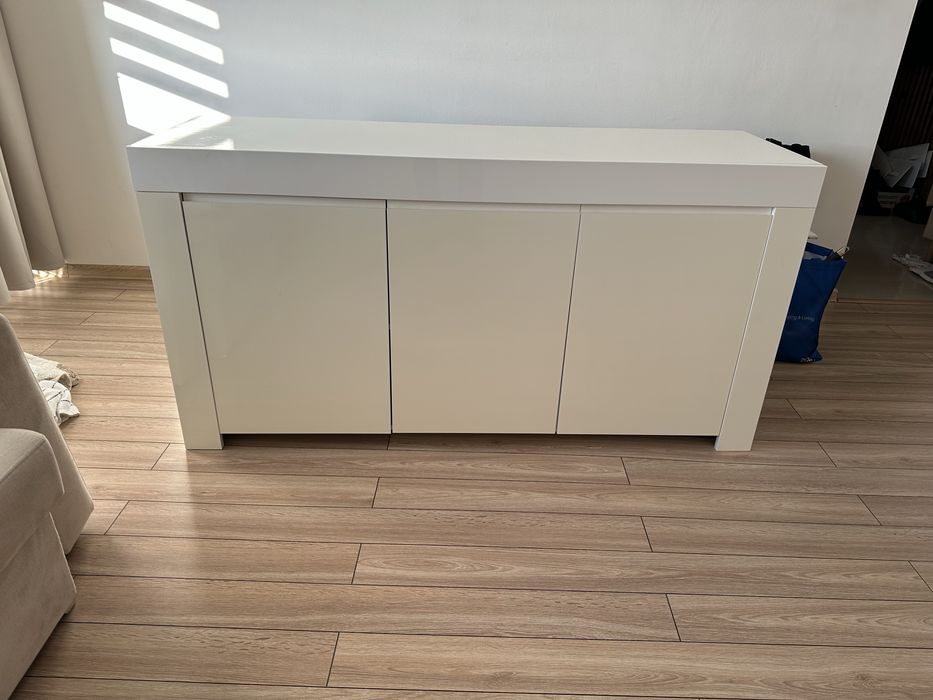 Komoda bialy polysk 3 szafki drzwi elegancka