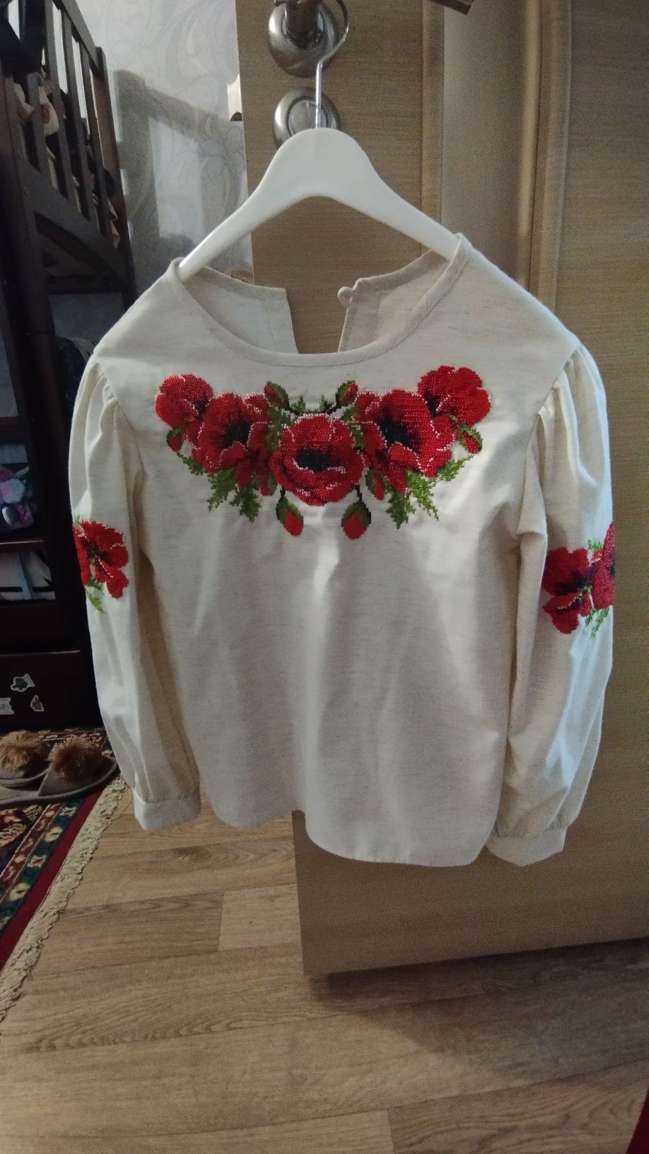 Вишиванка для дівчинки бісером