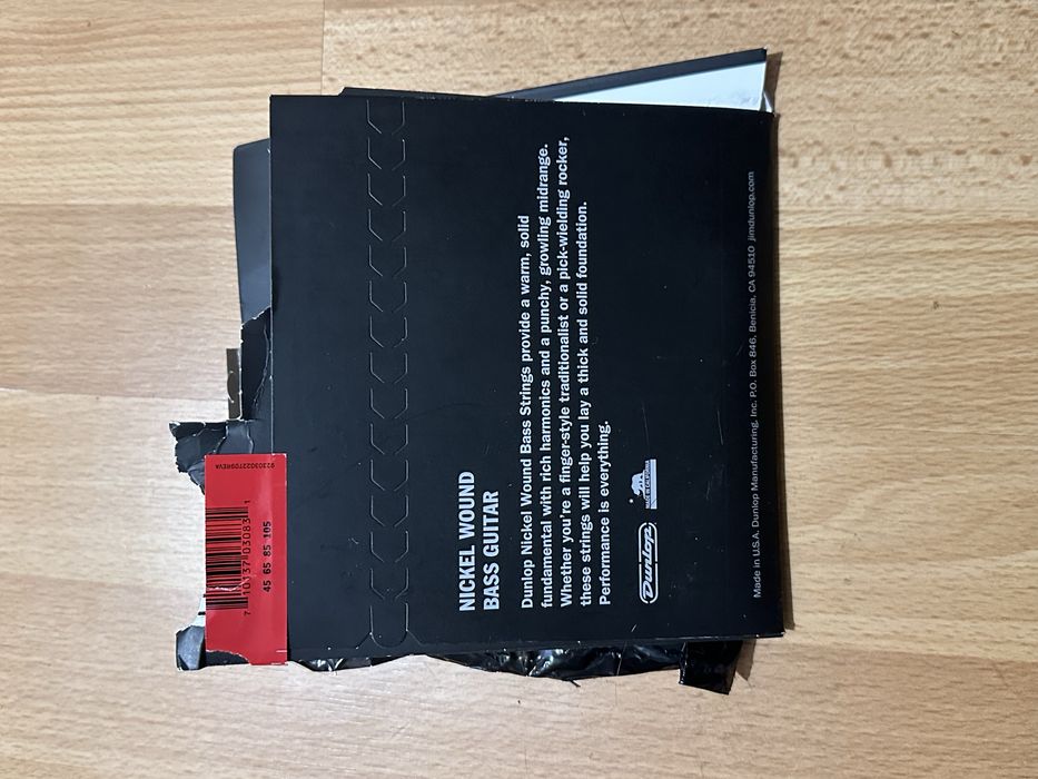 упаковка струн для бас-гитары от бренда Dunlop. 45/105
