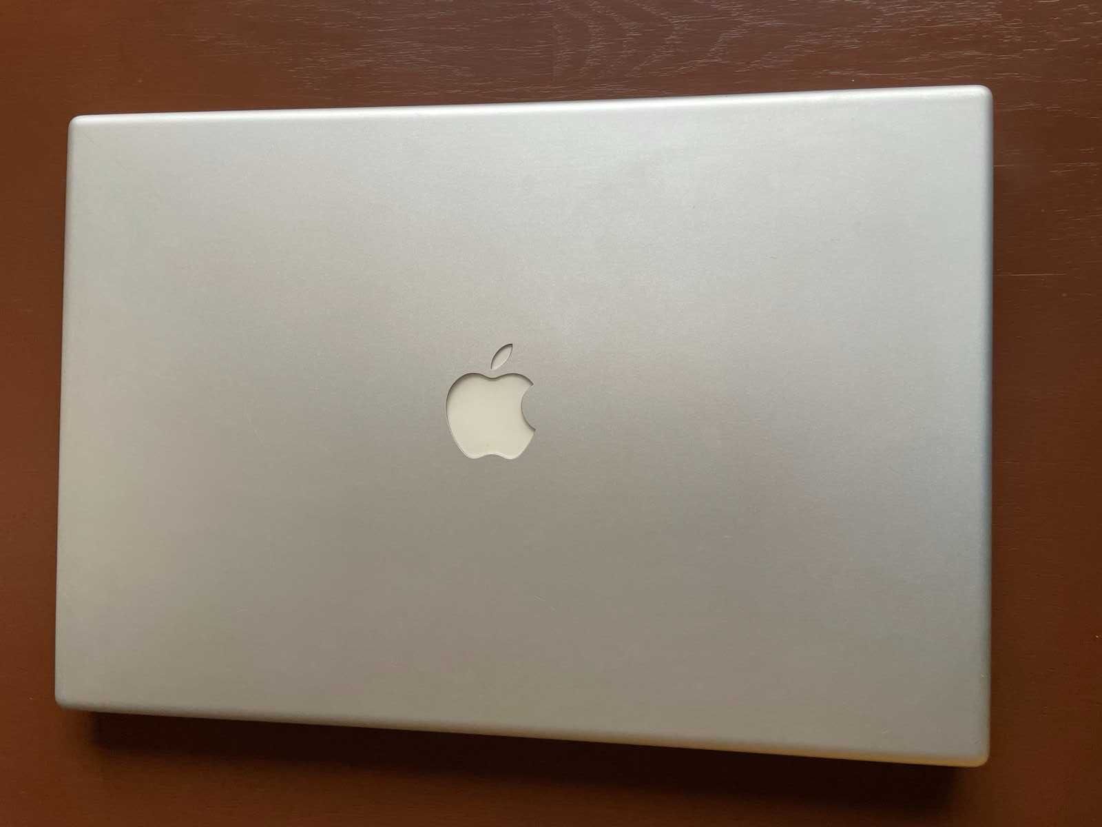 Apple MacBook Pro 17 дюймов 2007 г., 2,4 ГГц