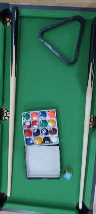 Міні біль'ярдний стіл.