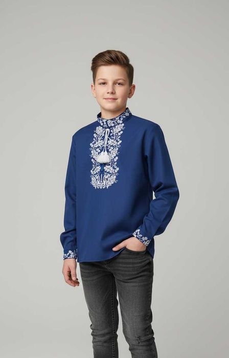 Патріотична вишиванка на хлопчика 10-11 років, з гербом