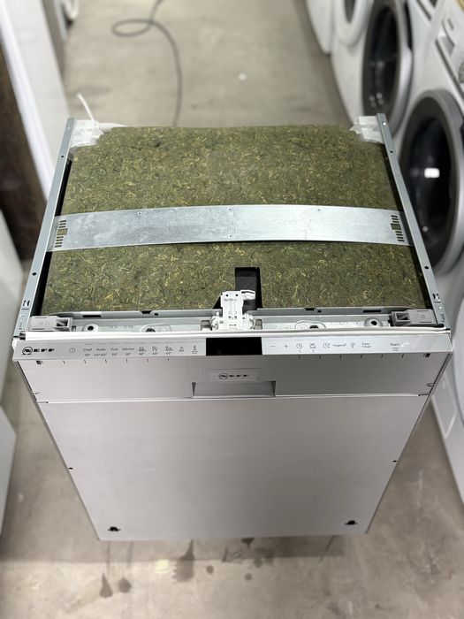 Посудомийна машина Neff з проекцією на підлогу — топова модель