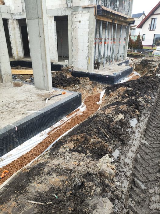 Usługi koparką wynajem Mecalac Brukarstwo.