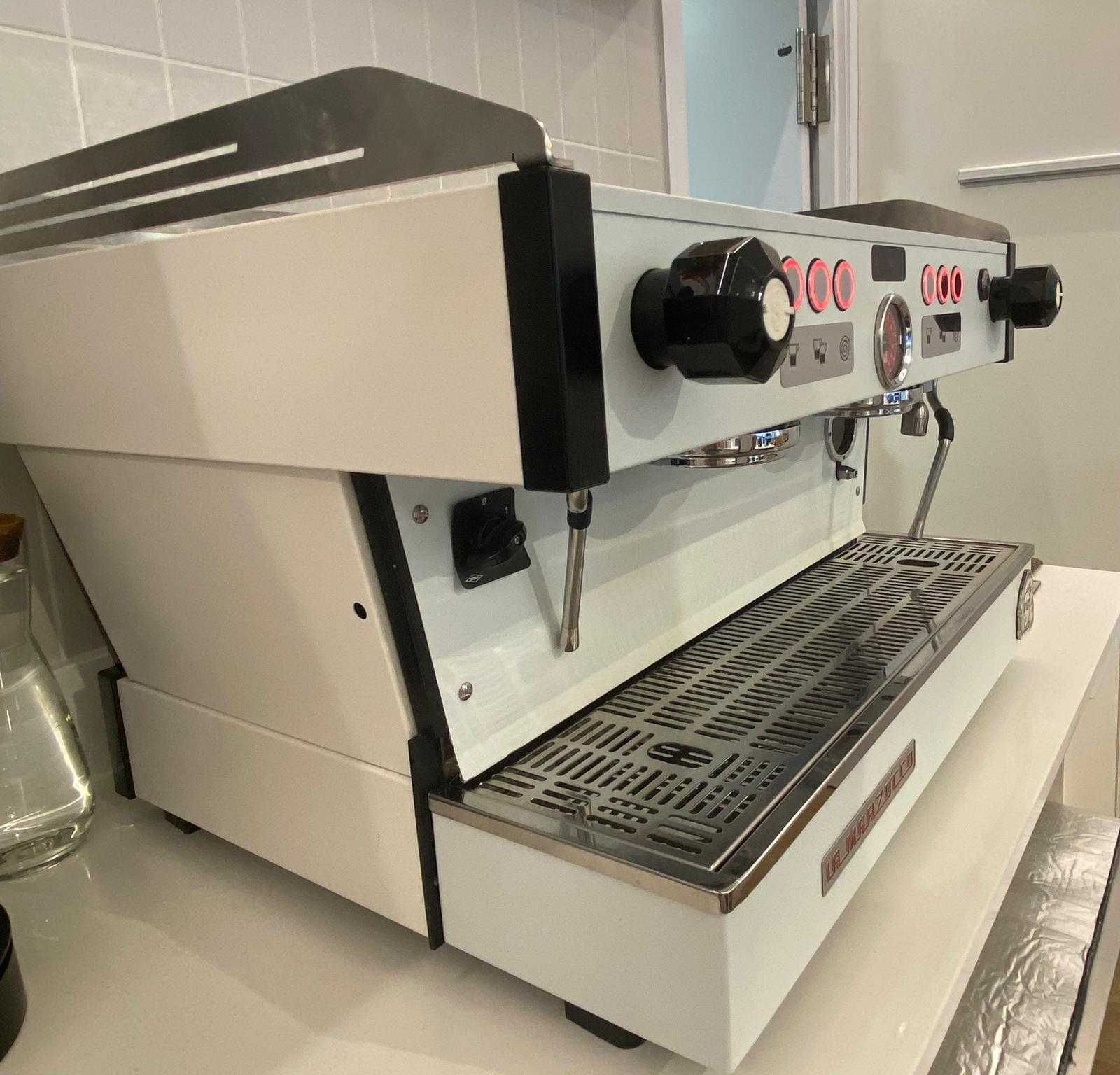 Máquina italiana para extração Café Especialidades