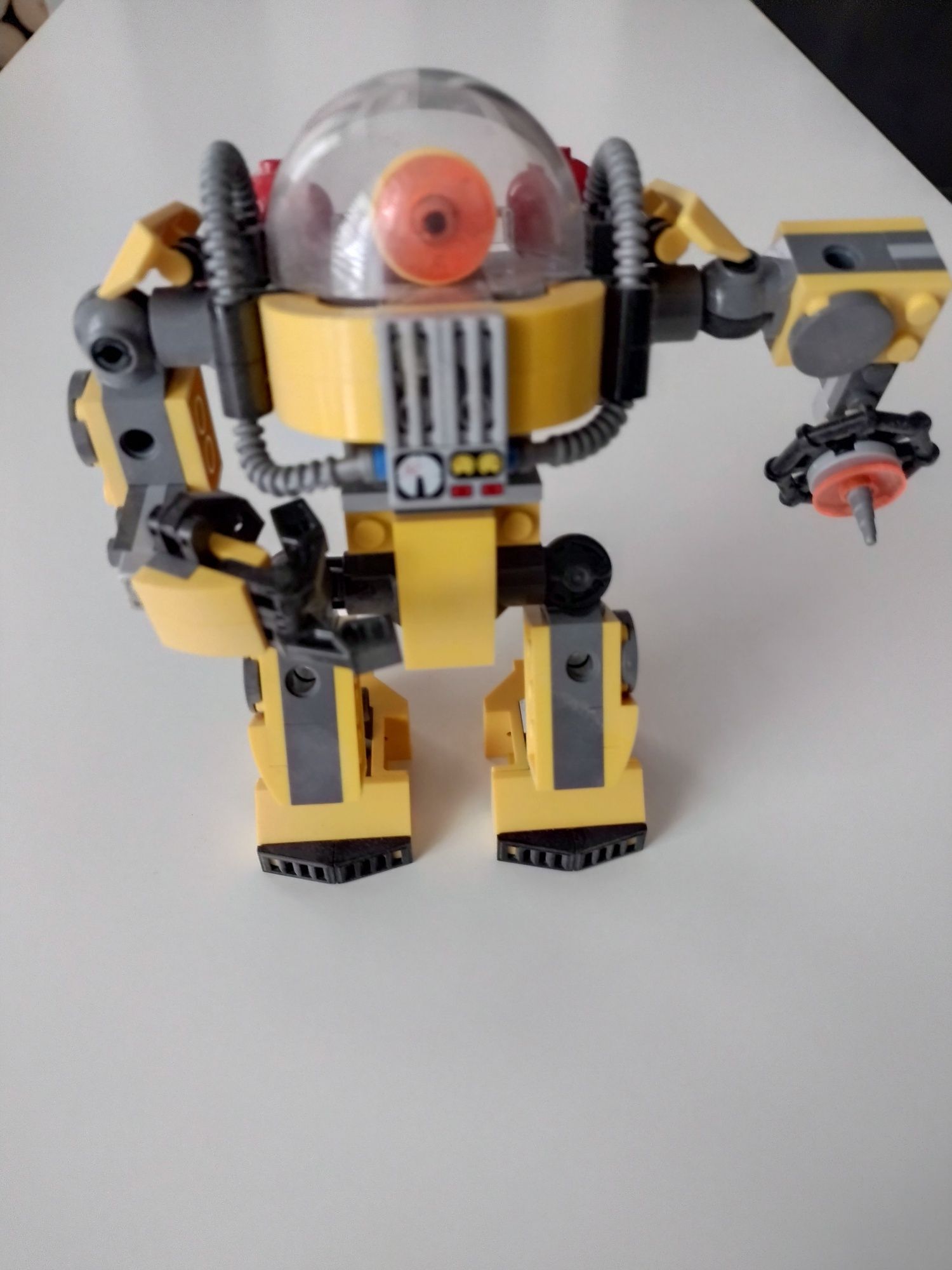 LEGO robot nurek