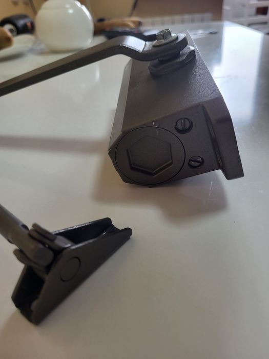 Продам б/у доводчик MVM furniture 2018 года. Для дверей весом до 60 кг