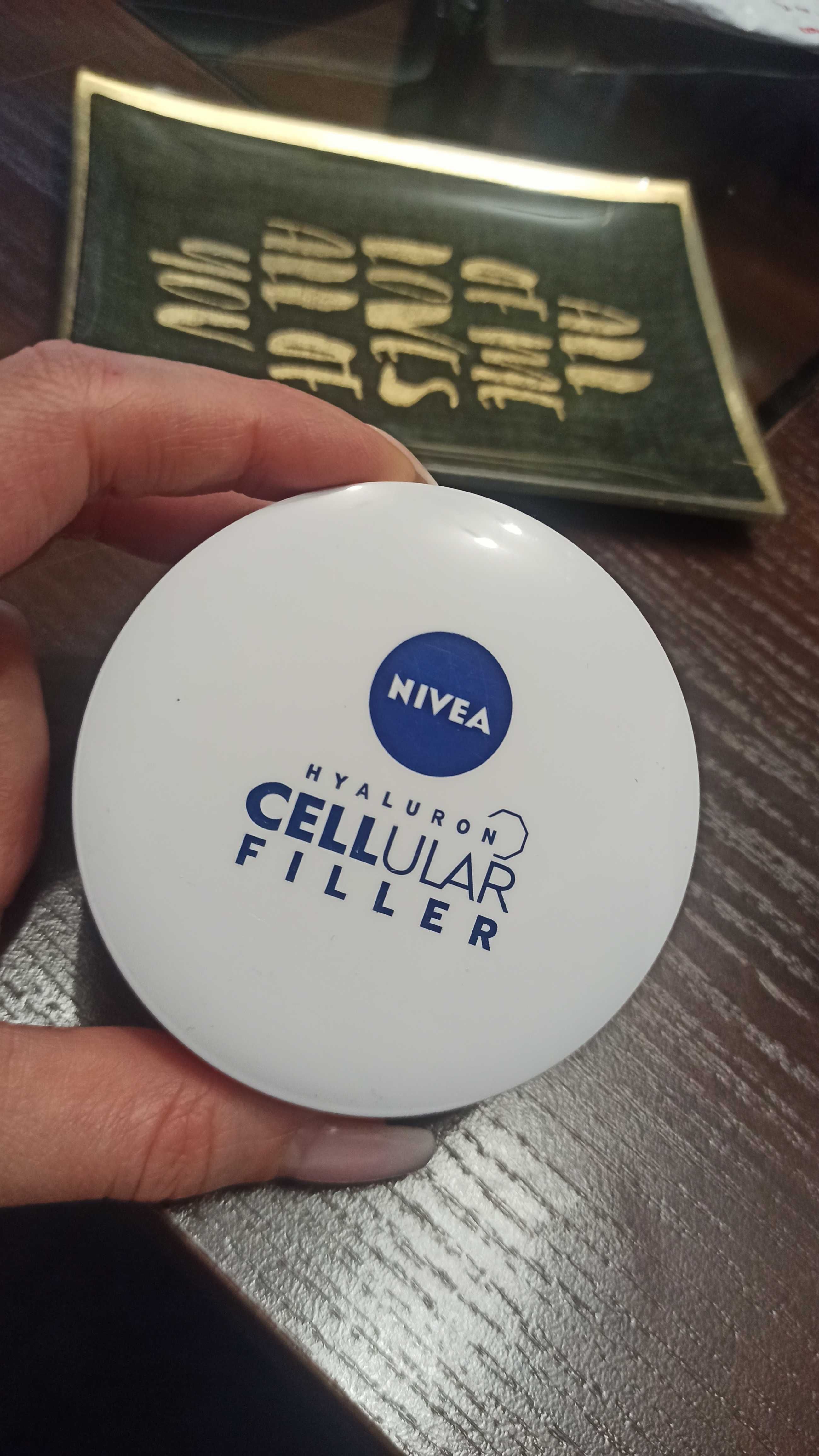 Krem podkład Nivea Cellular z kwasem hialuronowym kolor light - jasny