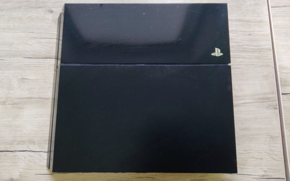 Продам PlayStation 4