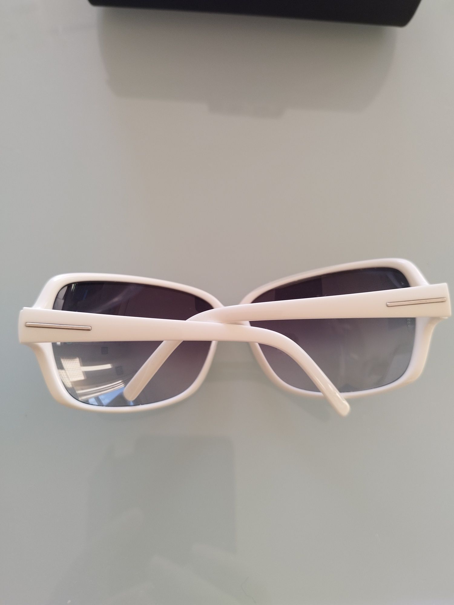 Lindo óculos de sol Dolce & Gabbana Estado muito bom
