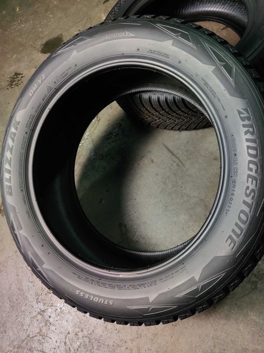 Bridgestone Blizzak R19 245 55 зимові шини на Toyota Highlander