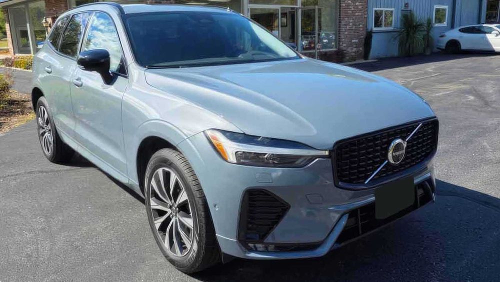 Volvo XC60 B5 Plus Dark Theme      2023