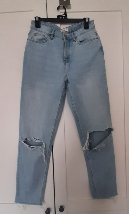 Jasne jeansy spodnie jeansowe o kroju mom fit w rozmiarze 38