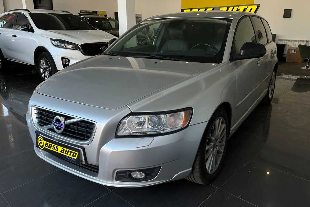 Volvo V50 2011 року