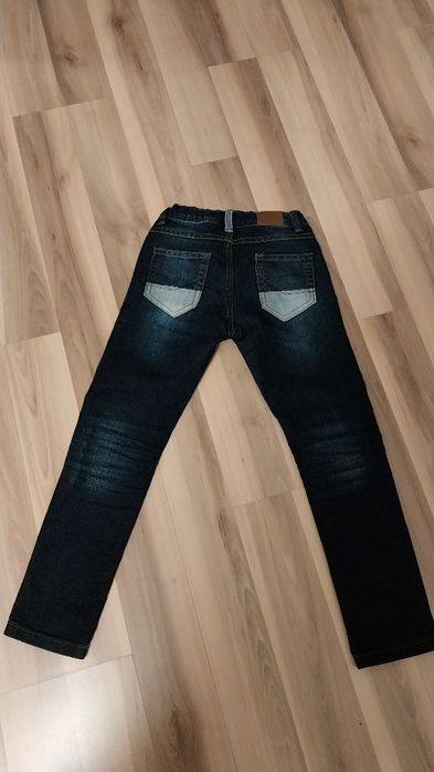 Eleganckie granatowe jeansy rozm. 116