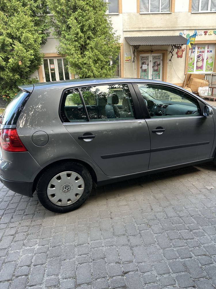 Автомобіль Volkswagen Golf 2004 1,6 Mpi