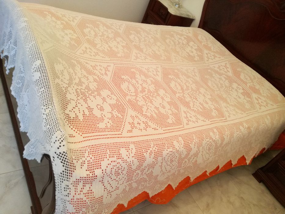 Colcha em Crochet para Cama de Corpo e Meio + 2 Almofadas