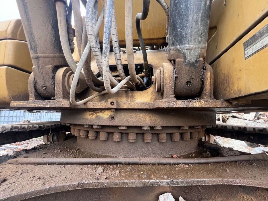 Ескаватор гусеничний Caterpillar 325D