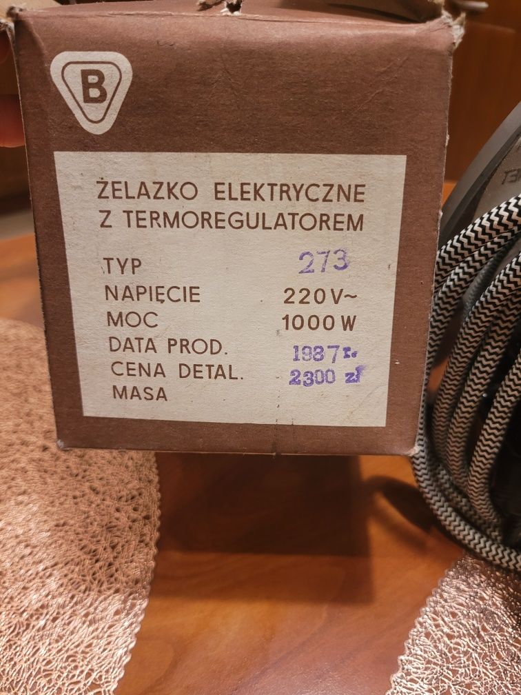 Stare żelazko elektryczne z termoregulatorem Dezamet 1000W
