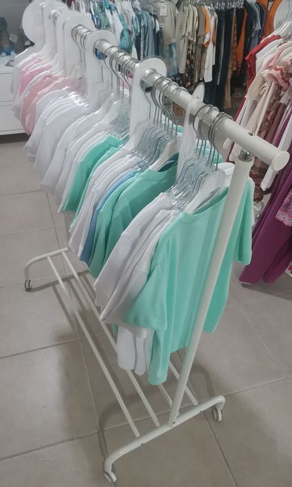 Charrriots Para roupa. Uso doméstico ou em loja