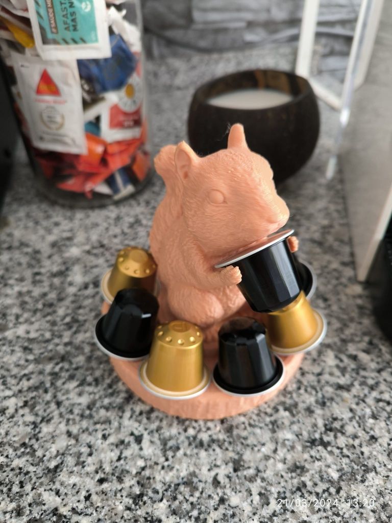 Esquilo porta cápsulas Nespresso. Coffee capsule holder squirrel