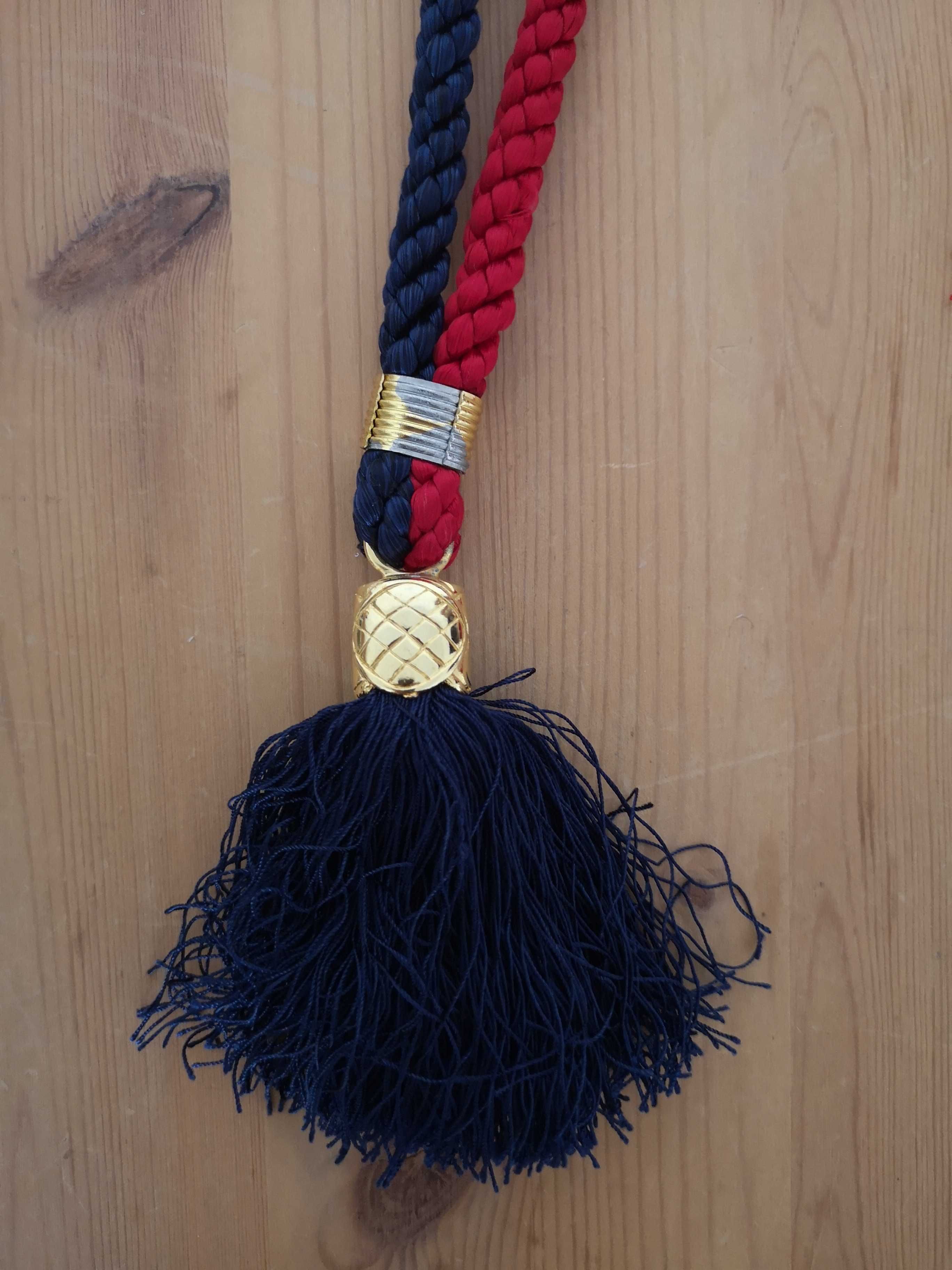 Cinto de atar com pompons