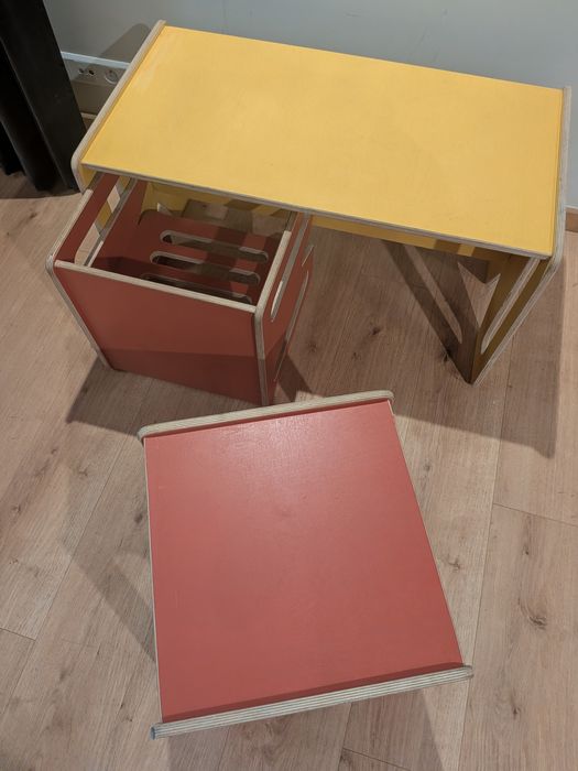 Zestaw drewnianych mebli modułowych Smating - stolik i 2 krzesła