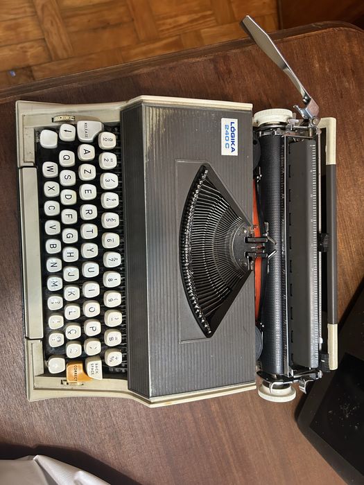 Maquina de escrever antiga