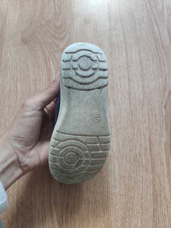 Buty sandały zamknięte 25