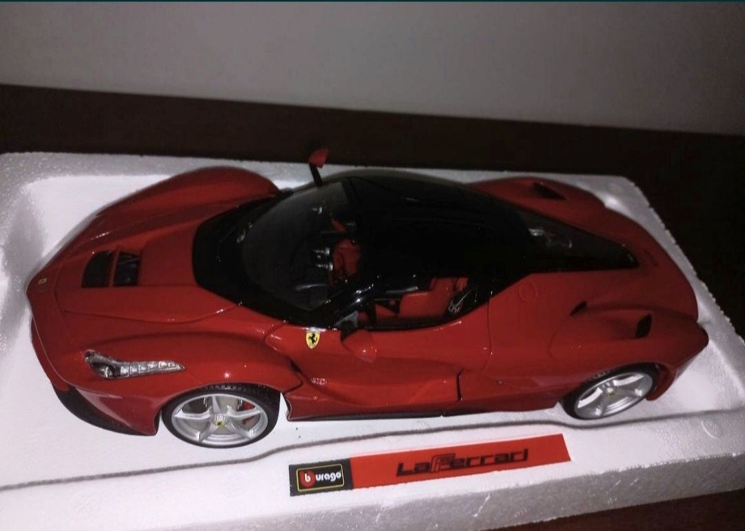 Bburago Ferrari Signature Laferrari czerwone, skala 1:18