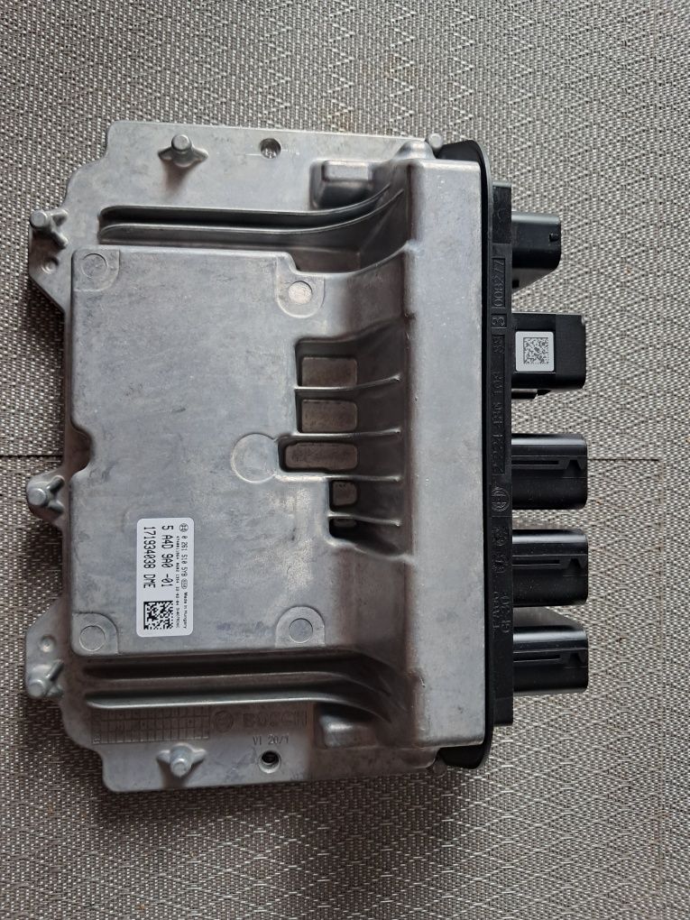 Sterownik silnika - BMW X1 F48 - 2.0i - Bosh VI 20/1 - 5A4D