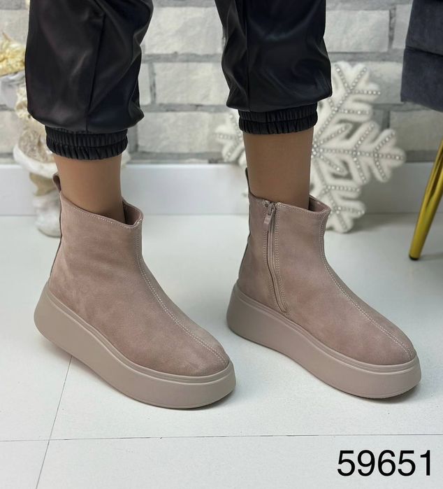 Жіночі шкіряні зимові черевики в кольорах