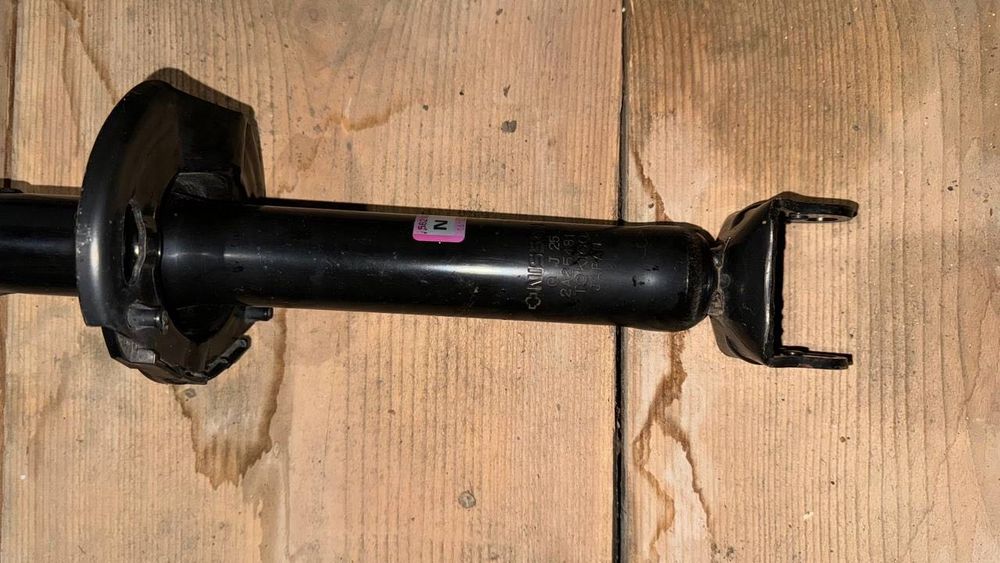 Стійка амортизатора зад. Infiniti q50 13-20 (б/у)