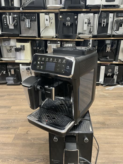 Кавомашина Philips LatteGo Series 4300 2022 р 5 тис порцій