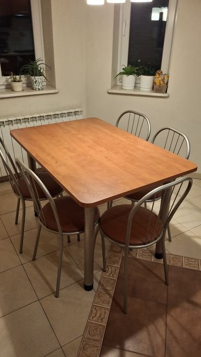 Stół kuchenny 5 krzeseł