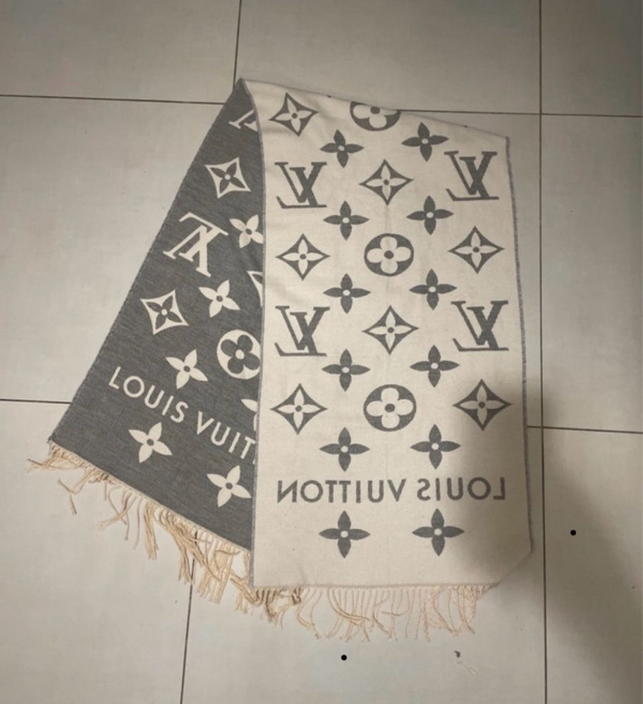 Szalik Louis Vuitton