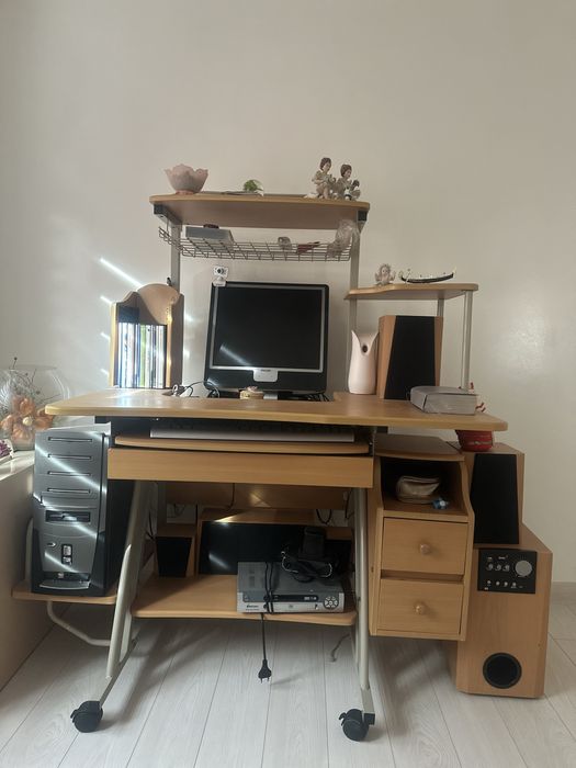 Компютерний стіл