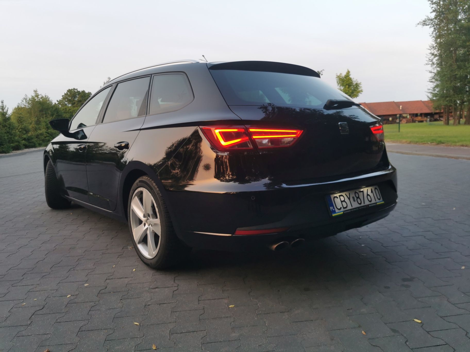 Seat Leon FR 2.0 TDI Sprowadzony Zarejestrowany 

Wersja wyposażenia F